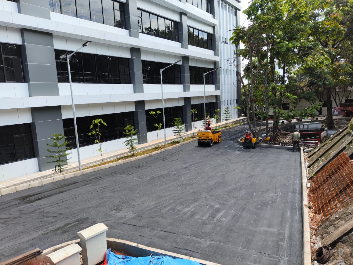Pengaspalan Jalan Area Gedung 2